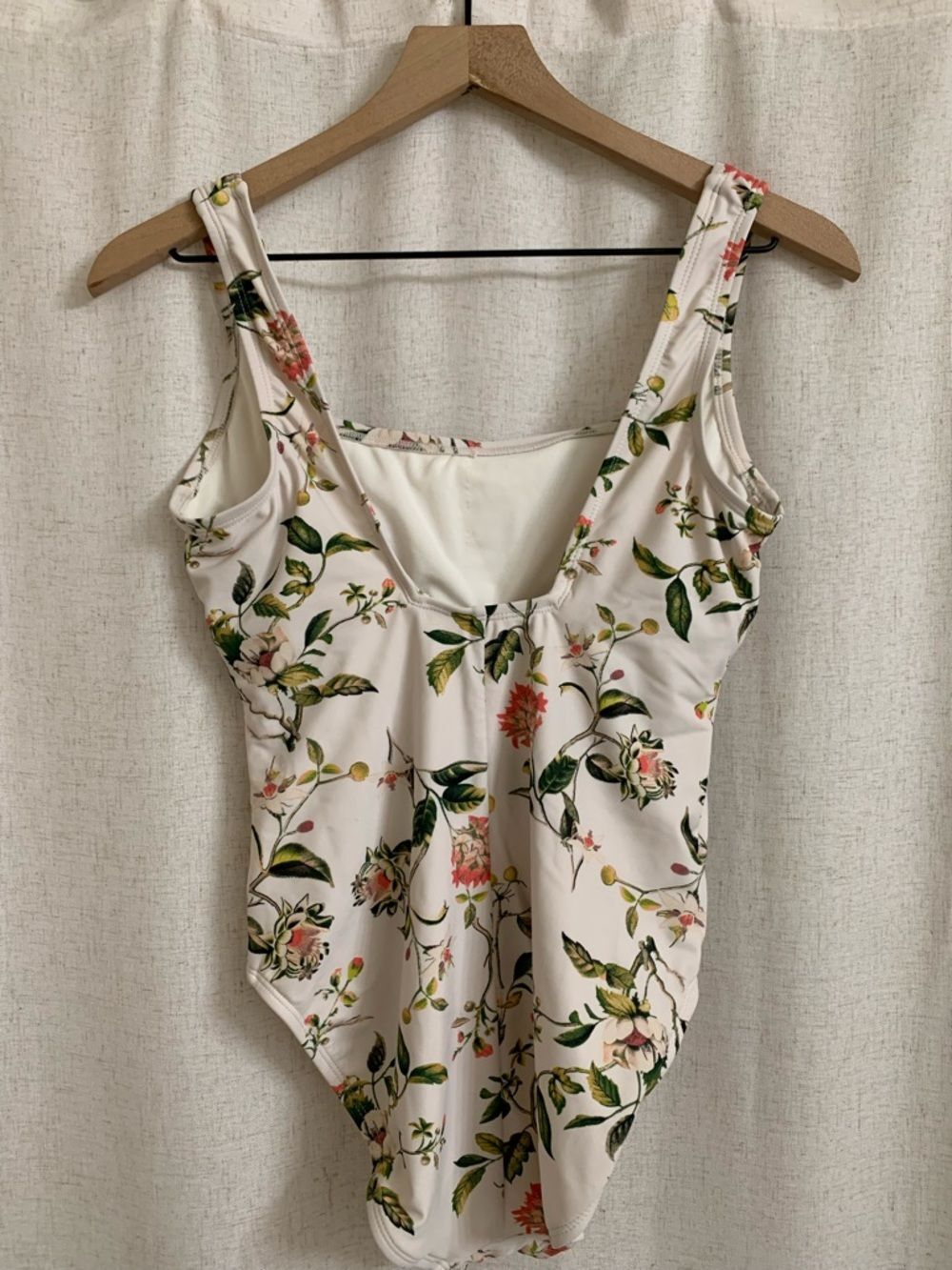 Shade and Shore Floral Ruched One-Piece Swimsuit in White Medium Tummy Control - Picture 6 of 10